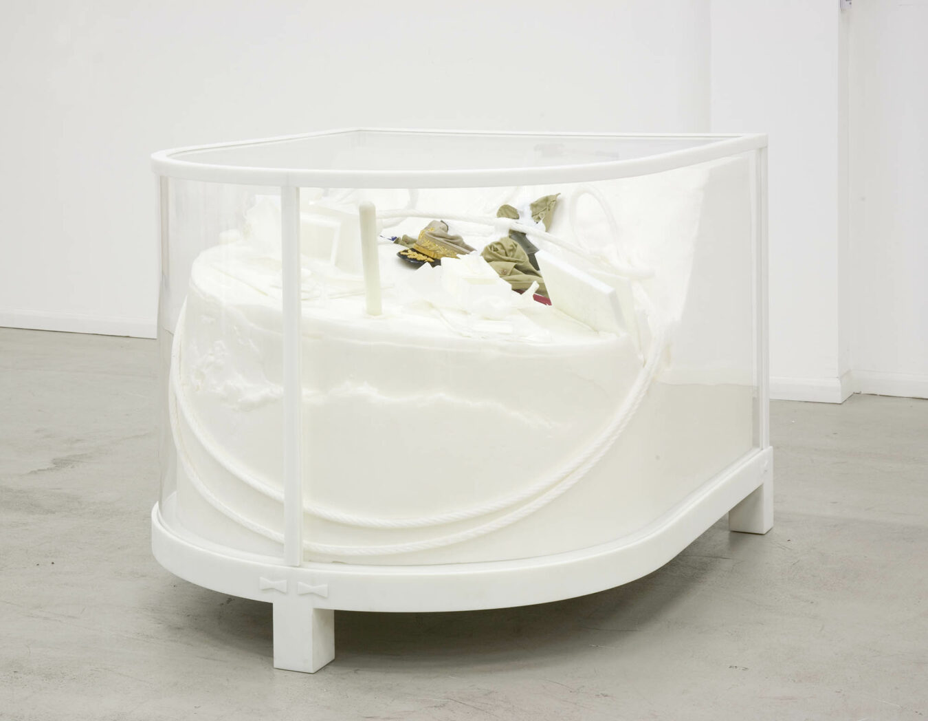 JOINT5k2_MATTHEW_BARNEY_THE_CABINET_OF_GENERAL_DOUGLAS_MCCARTHUR_(3)